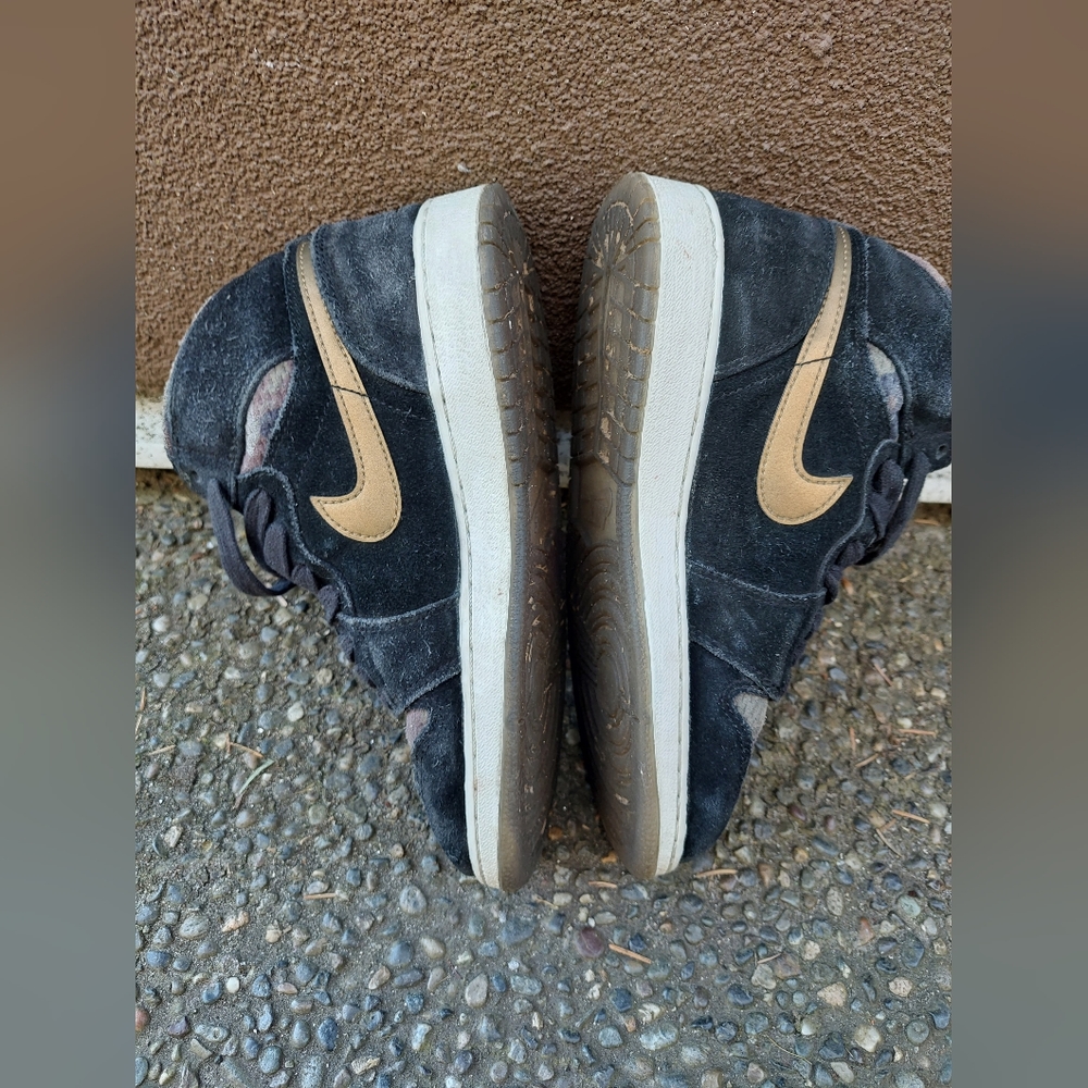 Nike Air Jordan 1 Retro High Heiress Camo Kids Athletic shoes Sneakers Size 5Y - Picture 2 of 9